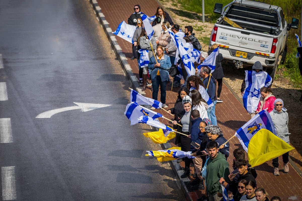 עם ישראל מתאחד בצמתים ובכיכרות בדמעות ותפילה | גלריה