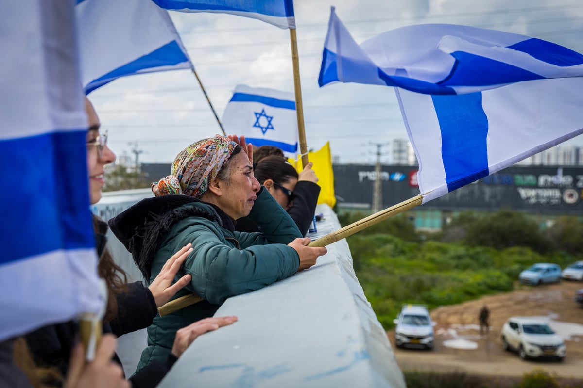 עם ישראל מתאחד בצמתים ובכיכרות בדמעות ותפילה | גלריה