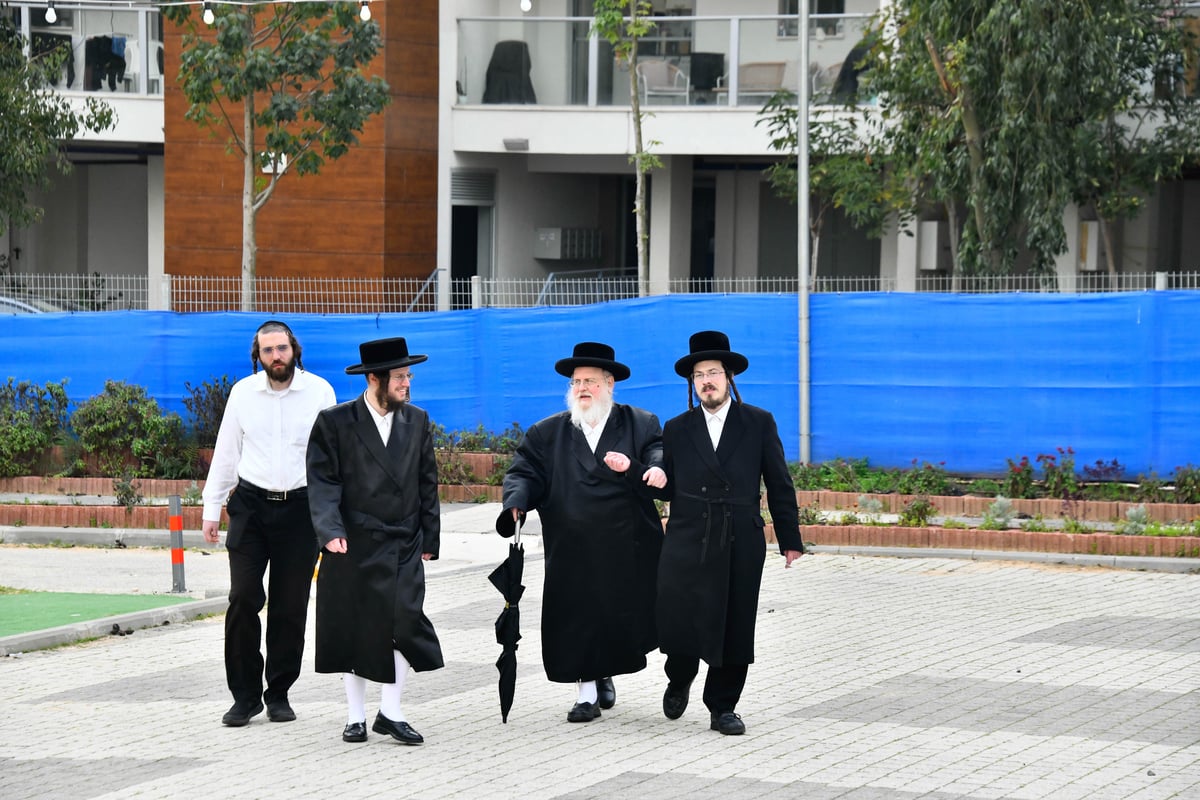 האדמו"ר מסאסוב בביקור בישיבתו ביום שמחתו