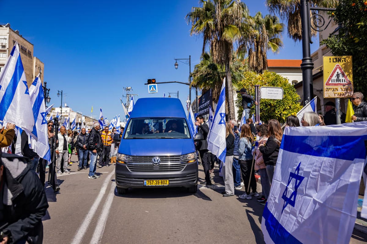 הלווייתו של עודד ליפשיץ בראשון לציון, היום