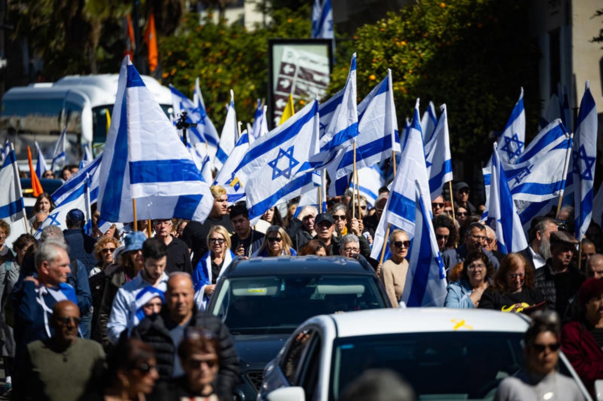 המונים חולקים כבוד אחרון לזקן החטופים שלמה מנצור ז"ל