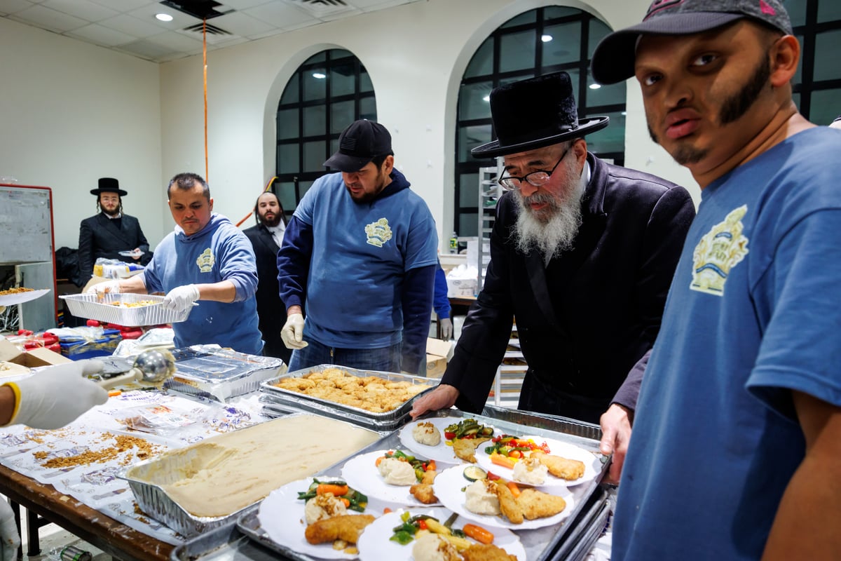 סעודת הכנסת ספר תורה בסקווירא