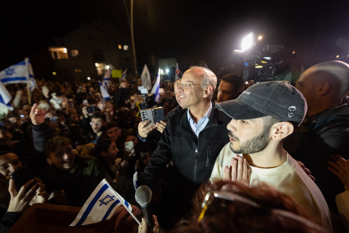 מאות קיבלו את פניו | אלי'ה כהן חזר לביתו: "תודה רבה"