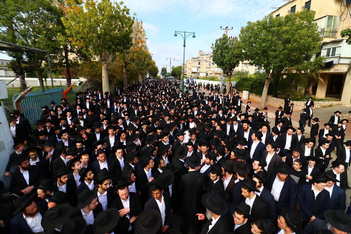 מסע הלוויית הגאון רבי זאב ברלין זצ"ל