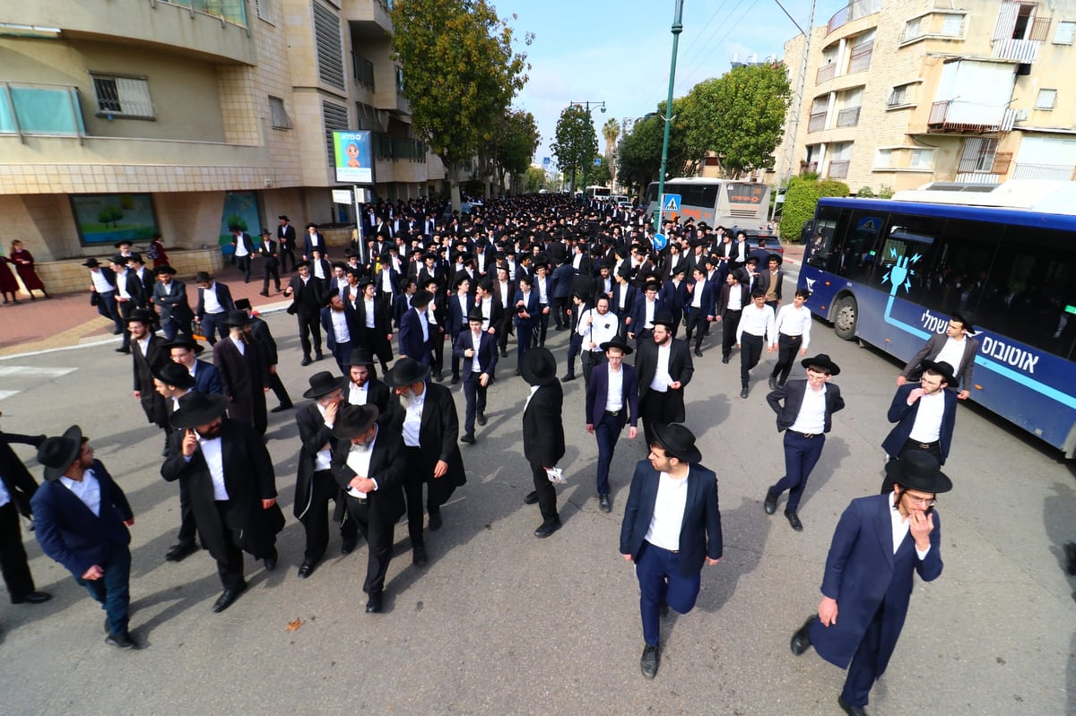 מסע הלוויית הגאון רבי זאב ברלין זצ"ל