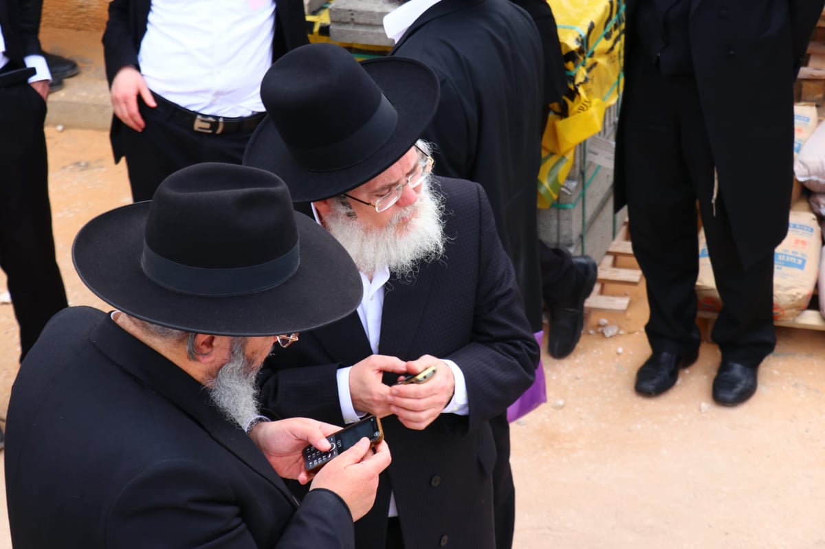 מסע הלוויית הגאון רבי זאב ברלין זצ"ל