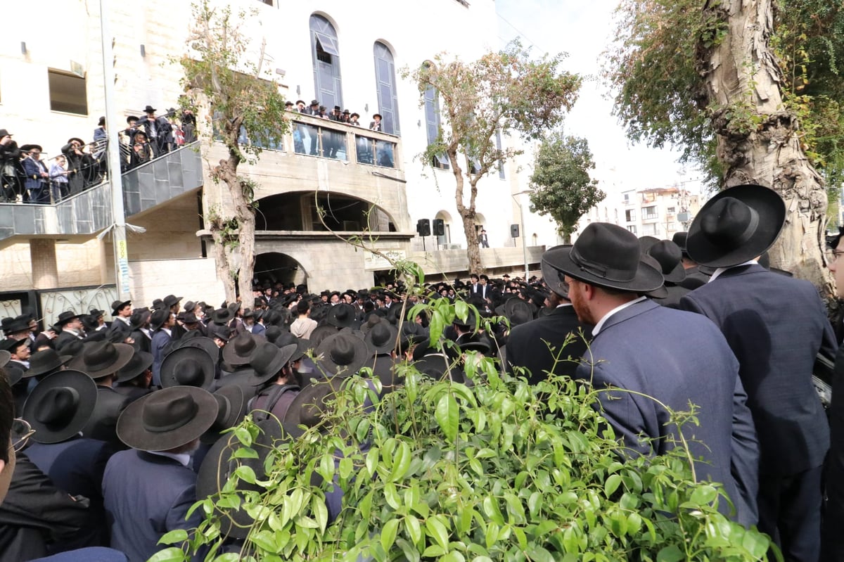 מסע הלוויית הגאון רבי זאב ברלין זצ"ל