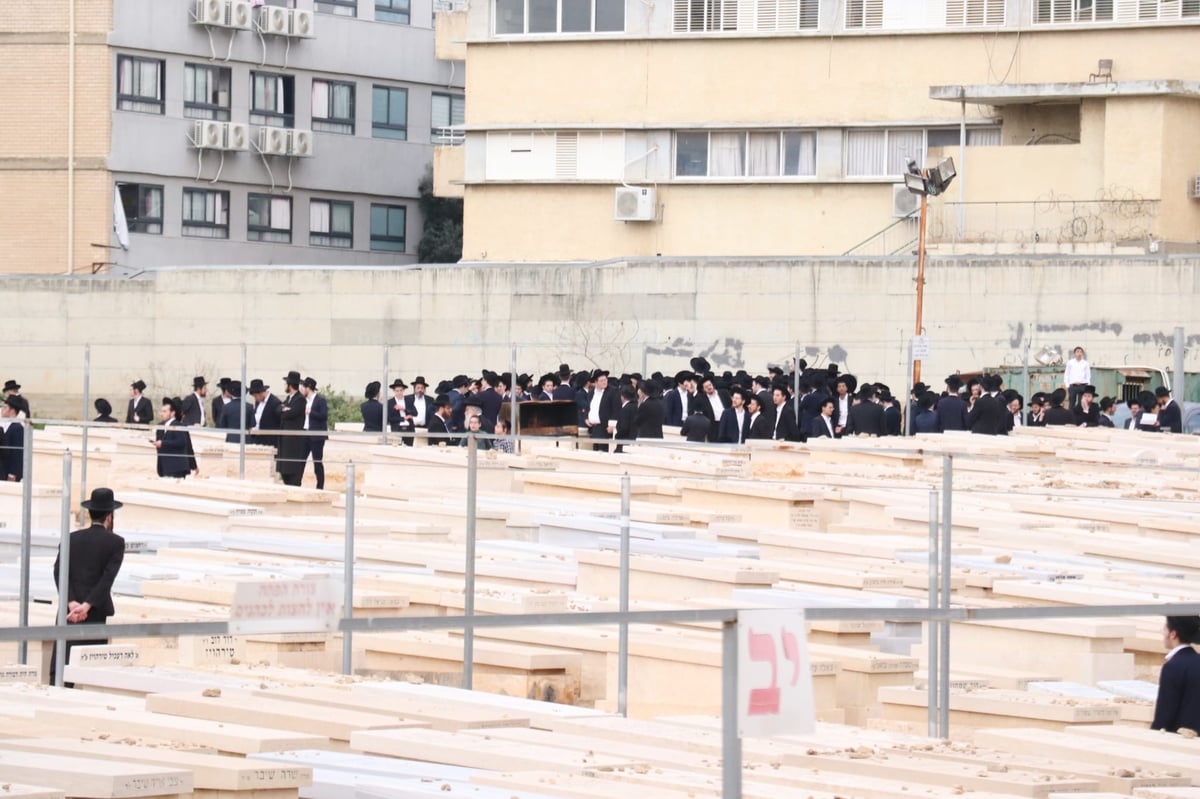 מסע הלוויית הגאון רבי זאב ברלין זצ"ל