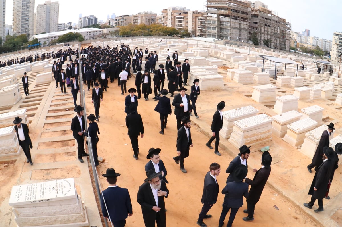 מסע הלוויית הגאון רבי זאב ברלין זצ"ל