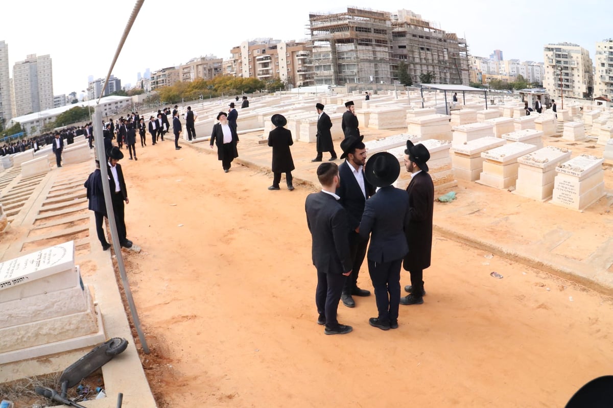 מסע הלוויית הגאון רבי זאב ברלין זצ"ל