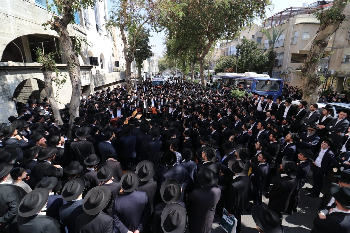 מסע הלוויית הגאון רבי זאב ברלין זצ"ל