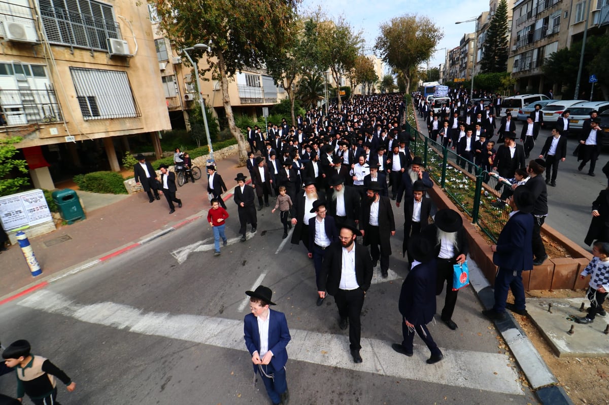 מסע הלוויית הגאון רבי זאב ברלין זצ"ל