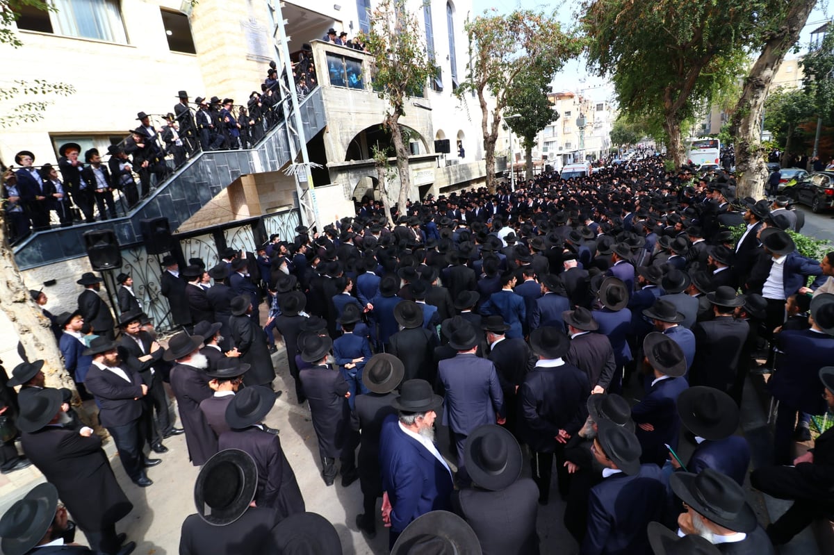 מסע הלוויית הגאון רבי זאב ברלין זצ"ל