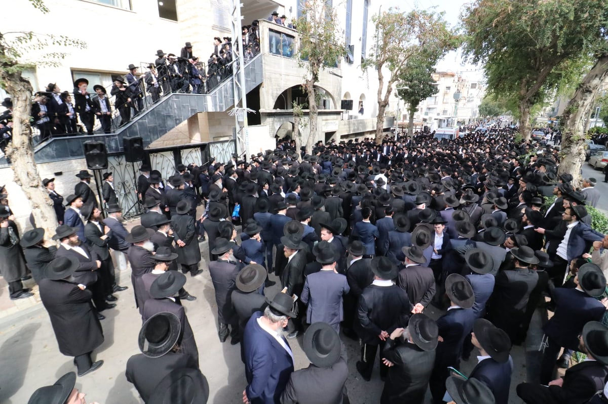 מסע הלוויית הגאון רבי זאב ברלין זצ"ל