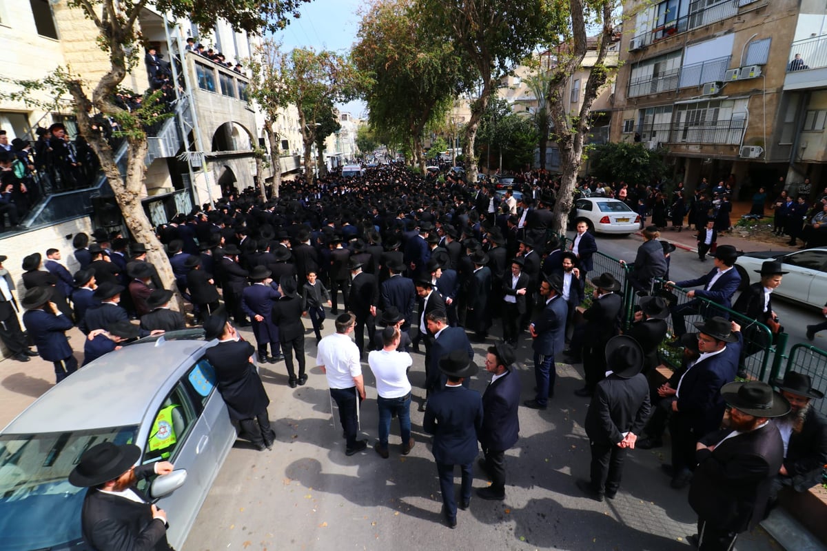 מסע הלוויית הגאון רבי זאב ברלין זצ"ל