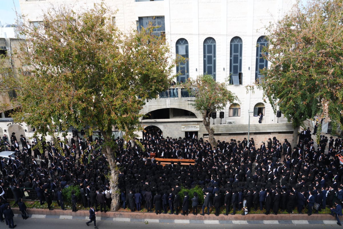 מסע הלוויית הגאון רבי זאב ברלין זצ"ל