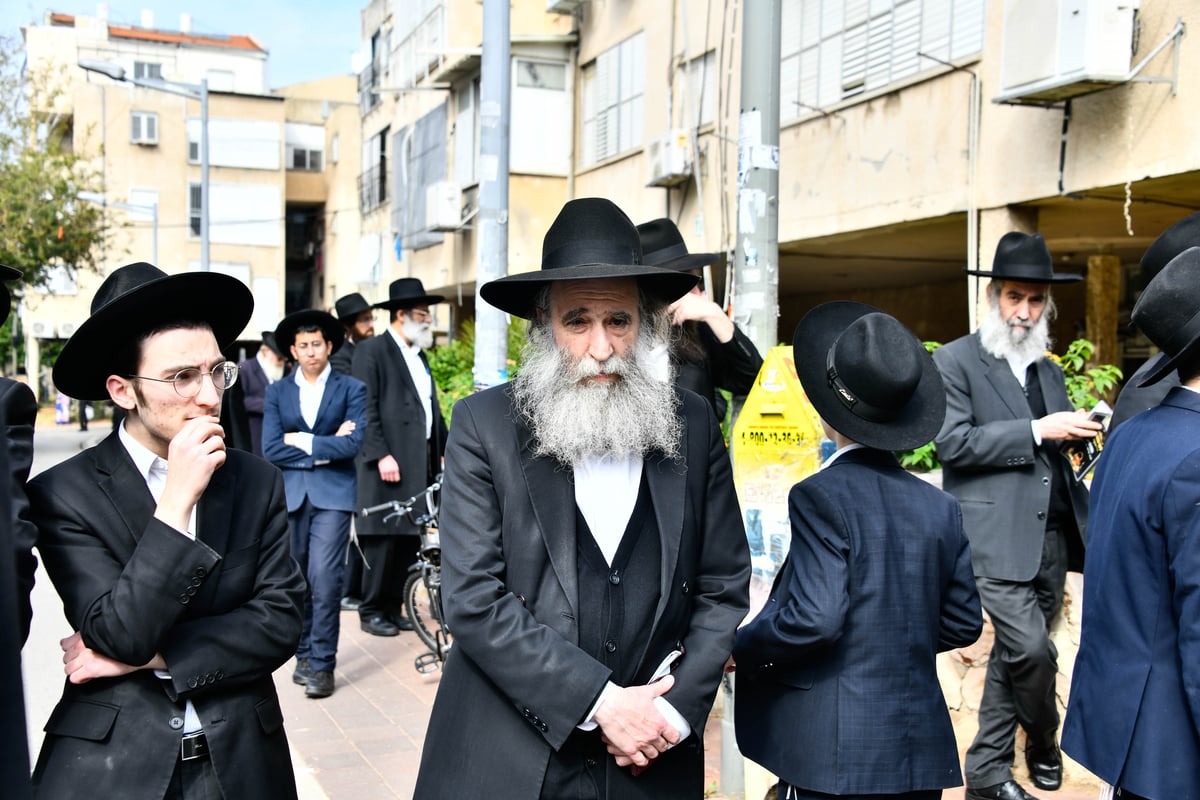 מסע הלוויית הגאון רבי זאב ברלין זצ"ל