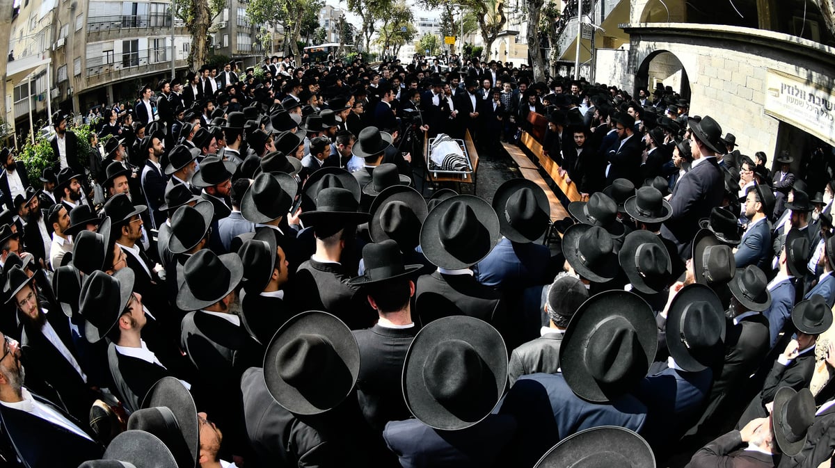 מסע הלוויית הגאון רבי זאב ברלין זצ"ל