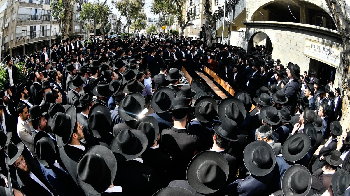 מסע הלוויית הגאון רבי זאב ברלין זצ"ל