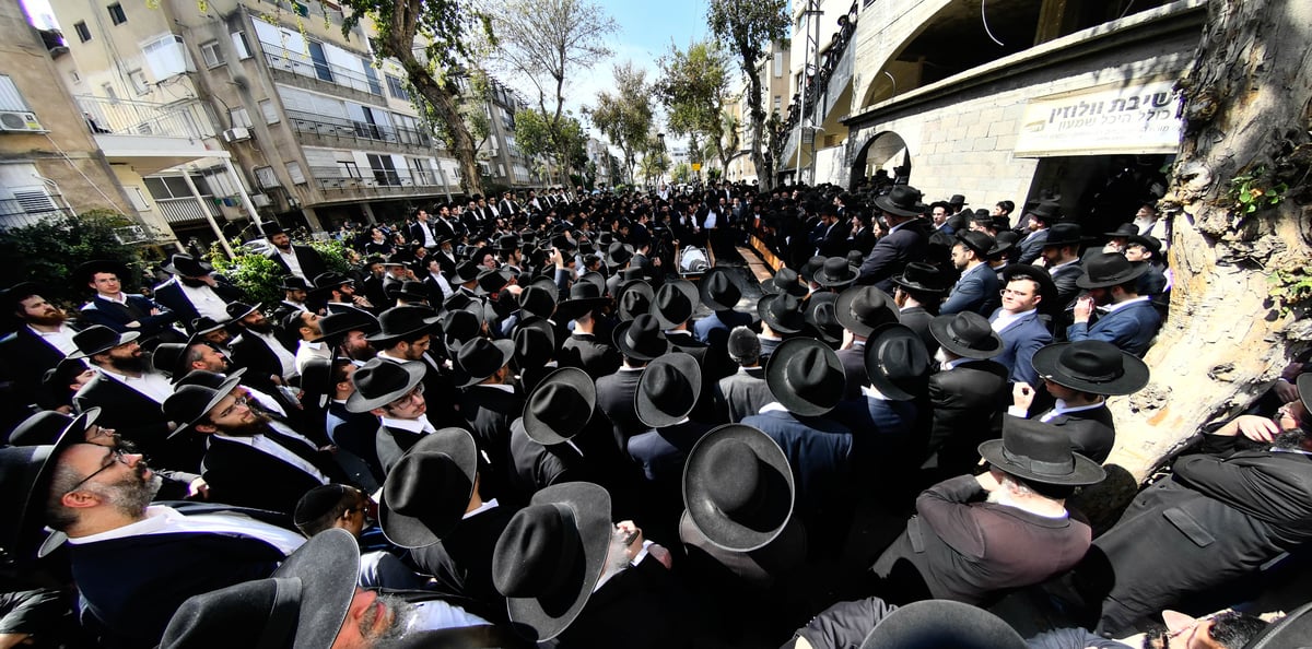 מסע הלוויית הגאון רבי זאב ברלין זצ"ל