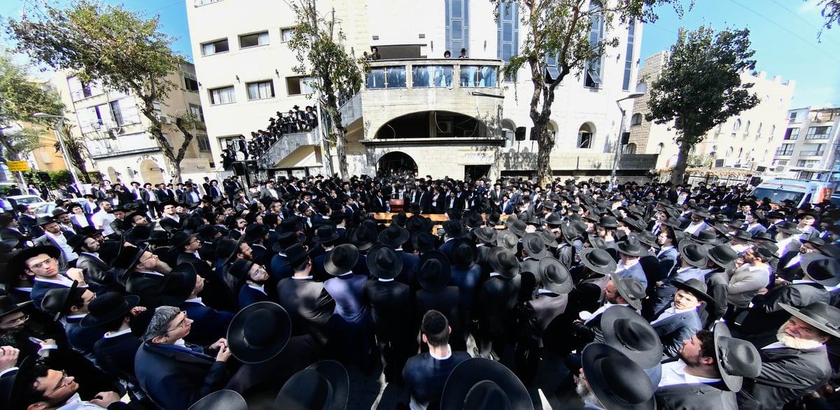 מסע הלוויית הגאון רבי זאב ברלין זצ"ל