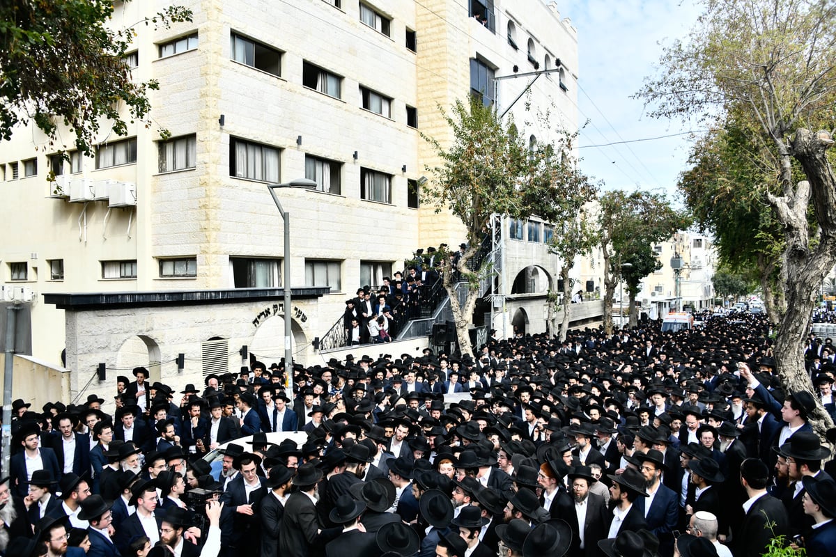 מסע הלוויית הגאון רבי זאב ברלין זצ"ל