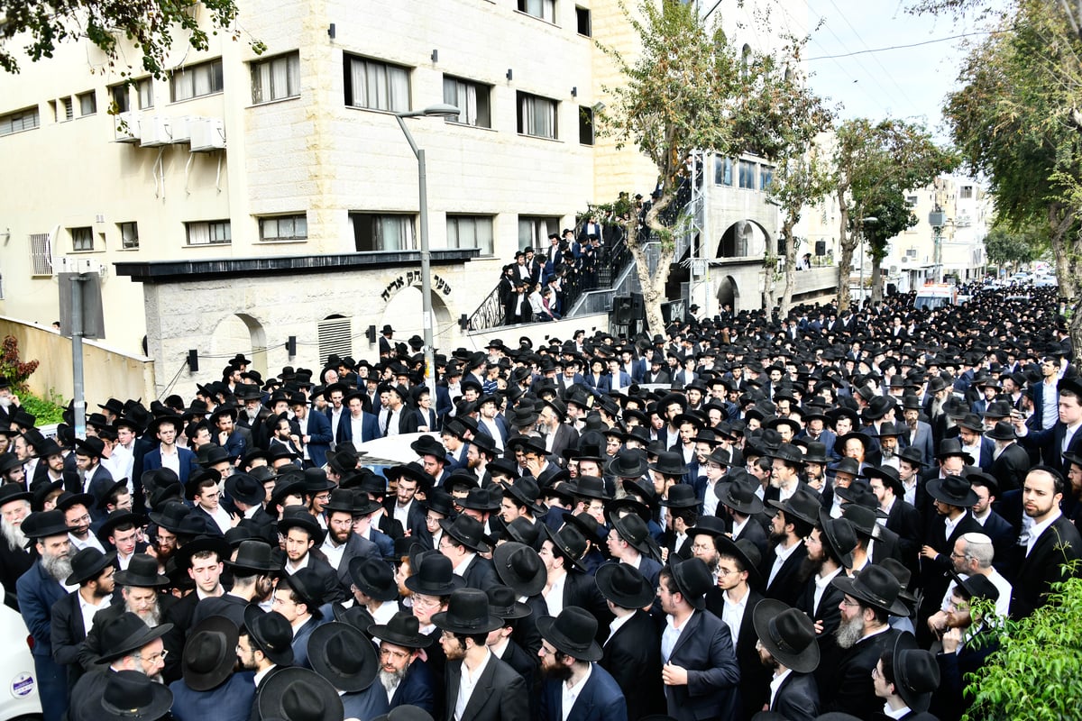 מסע הלוויית הגאון רבי זאב ברלין זצ"ל