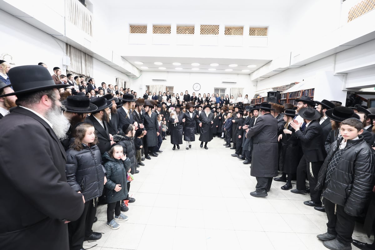 הכנסת ספר תורה בחצה"ק סאטמר בירושלים