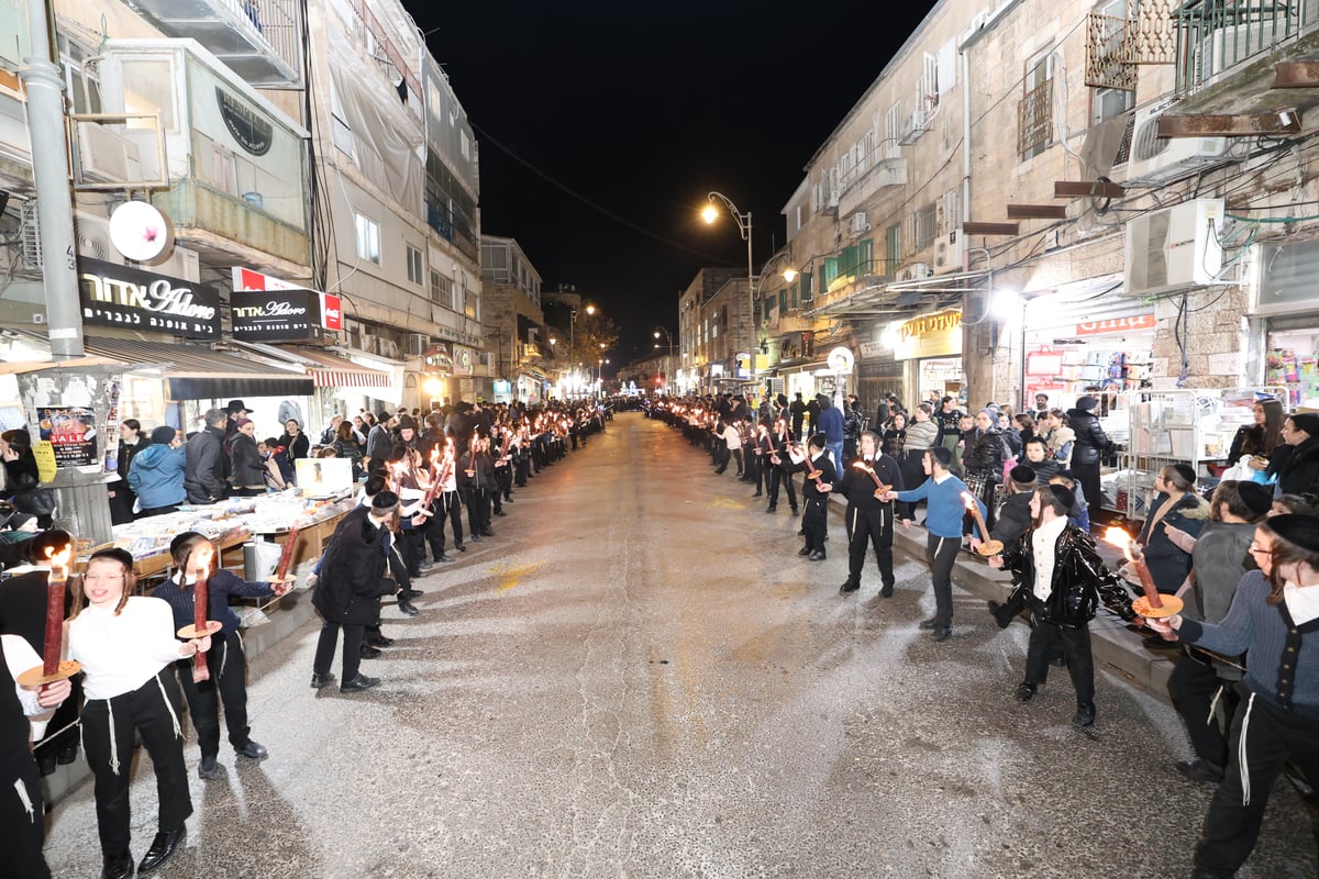 הכנסת ספר תורה בחצה"ק סאטמר בירושלים