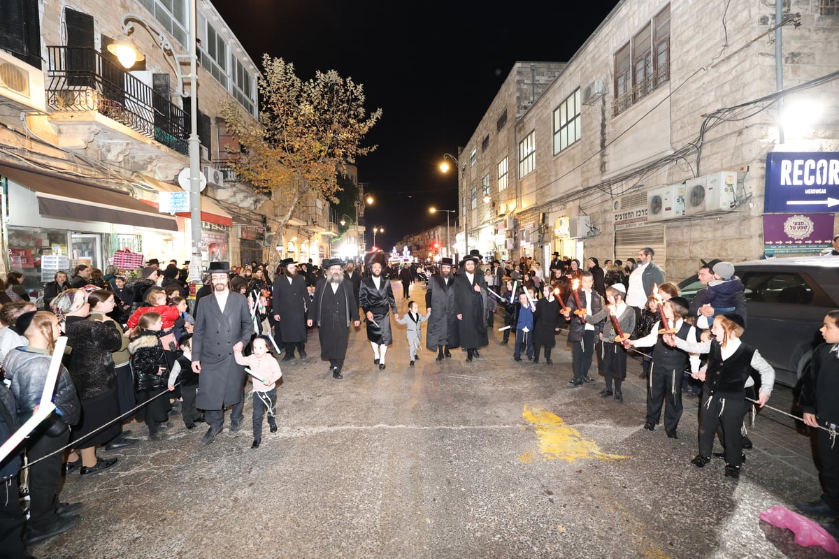 הכנסת ספר תורה בחצה"ק סאטמר בירושלים