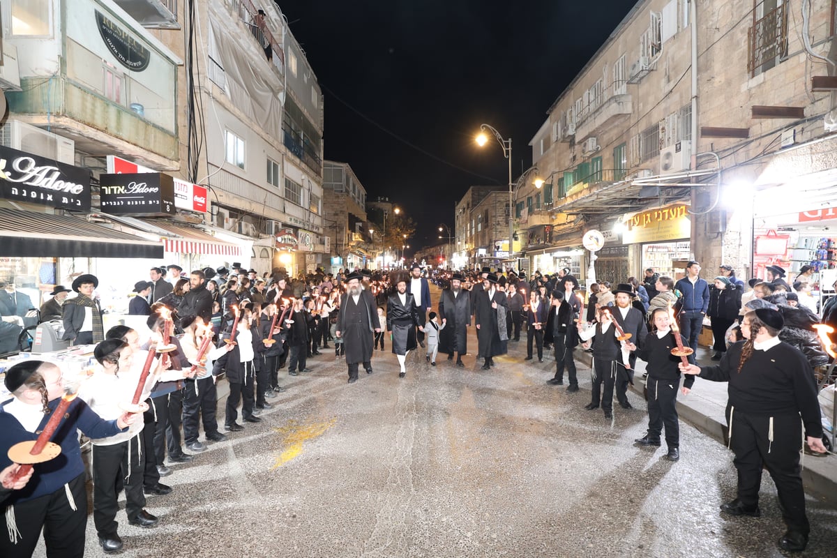 הכנסת ספר תורה בחצה"ק סאטמר בירושלים