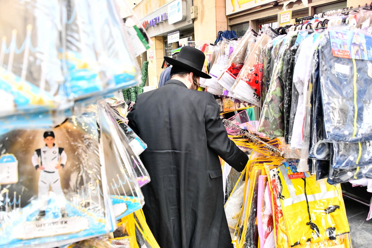 אווירת ערב פורים בבני ברק