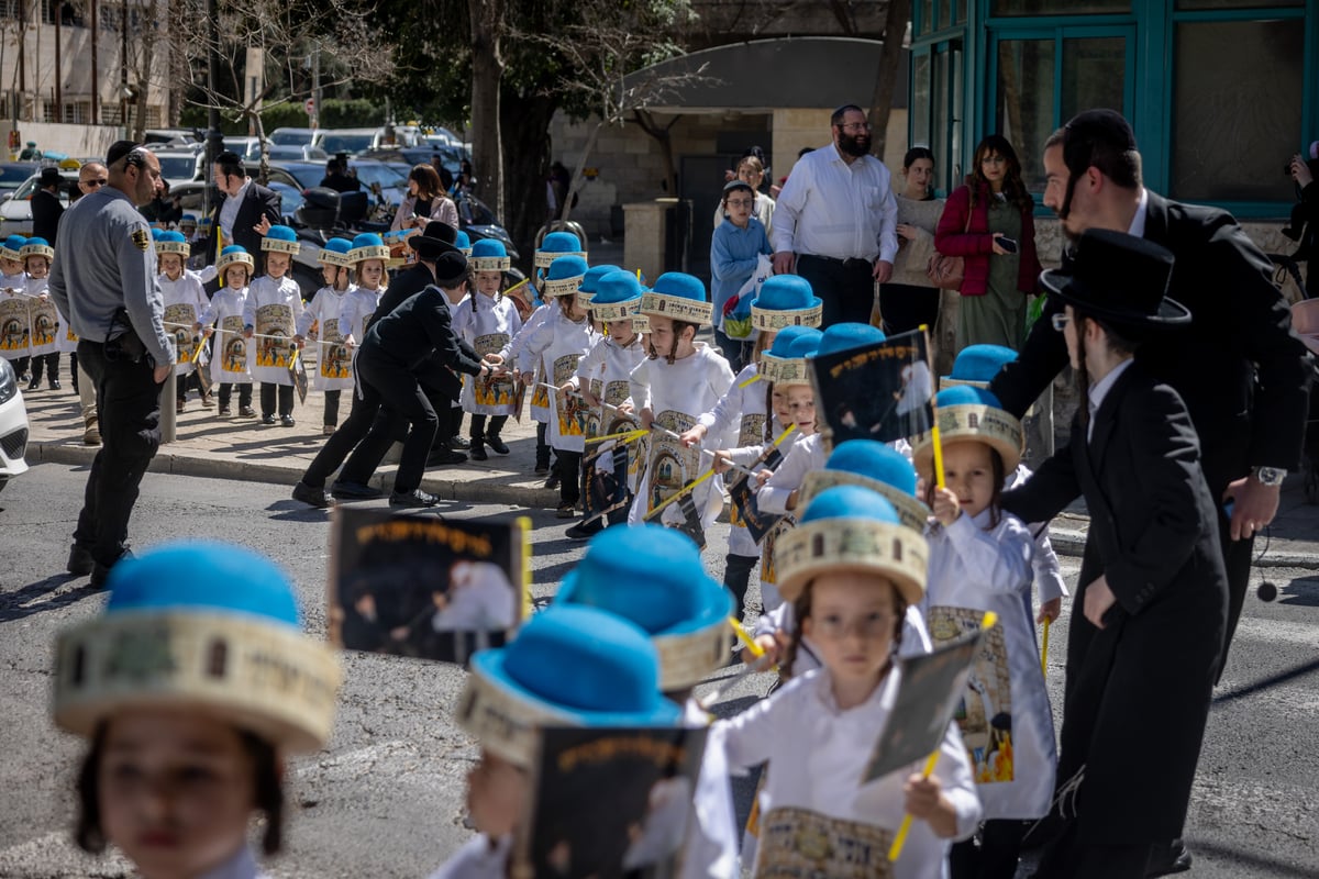 ילדי באיאן מחופשים לקראת פורים