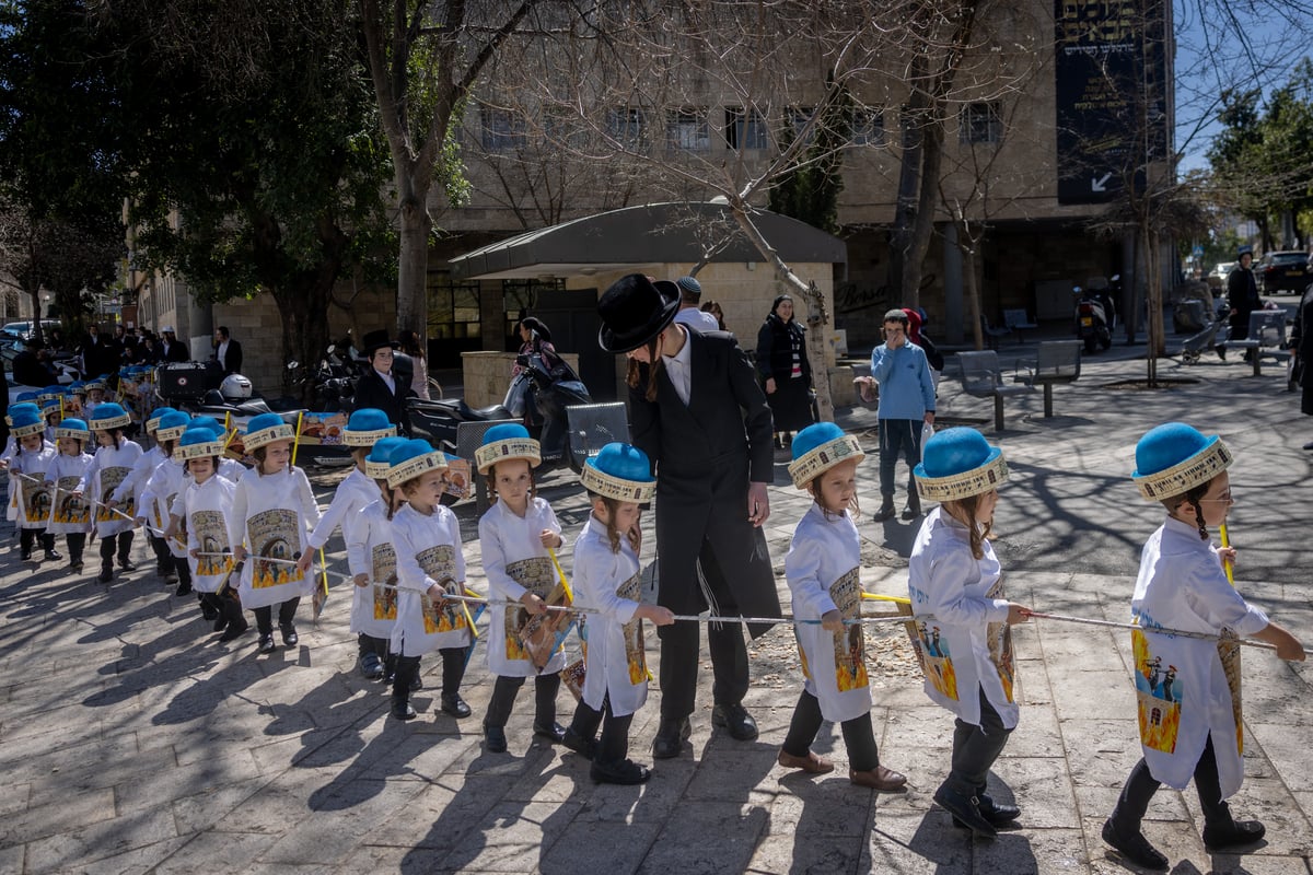 ילדי באיאן מחופשים לקראת פורים