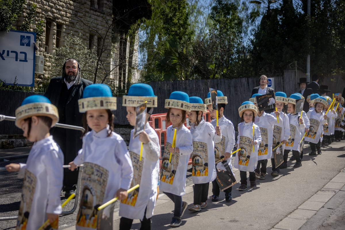 ילדי באיאן מחופשים לקראת פורים