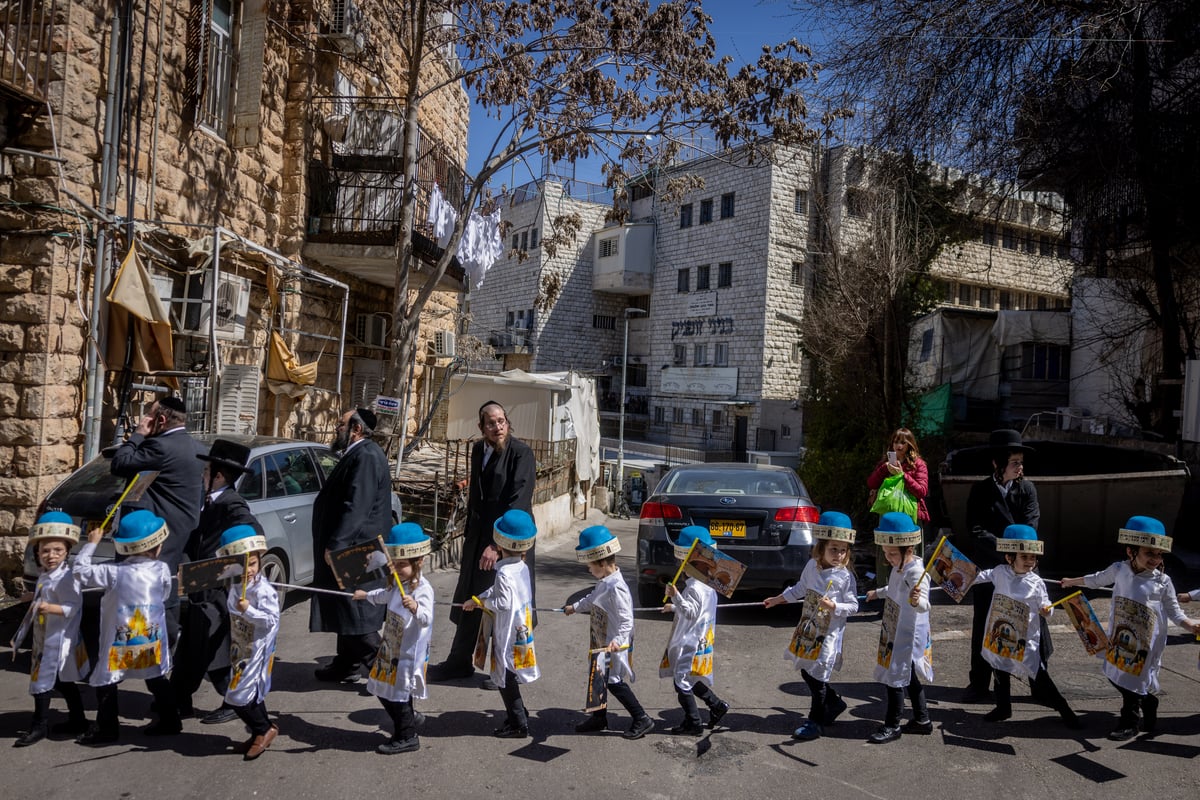 ילדי באיאן מחופשים לקראת פורים