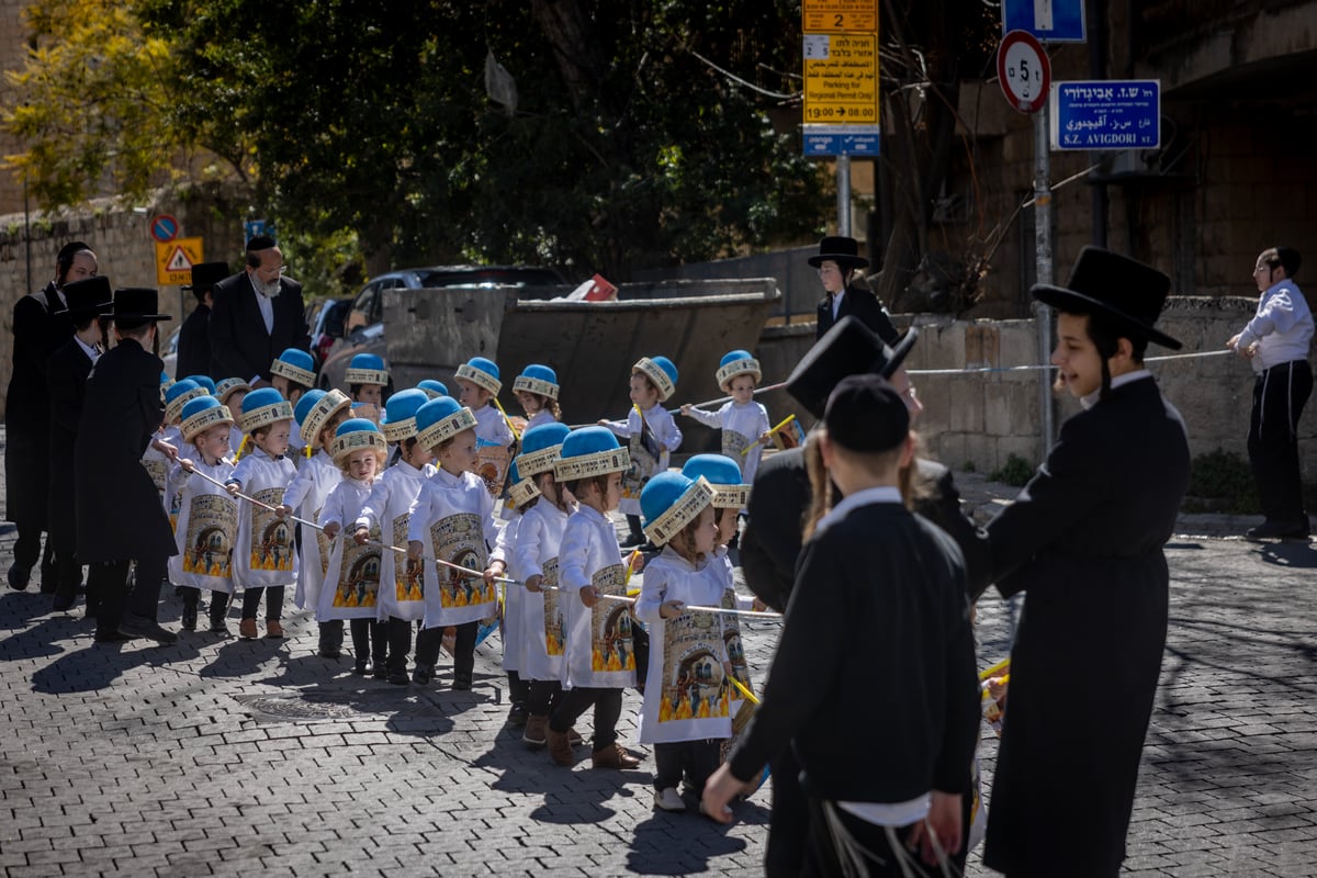 ילדי באיאן מחופשים לקראת פורים