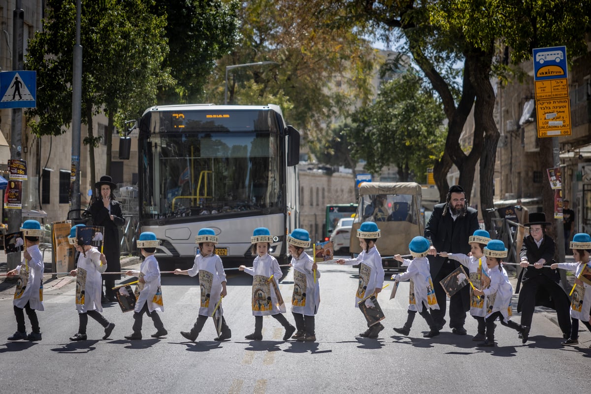 ילדי באיאן מחופשים לקראת פורים