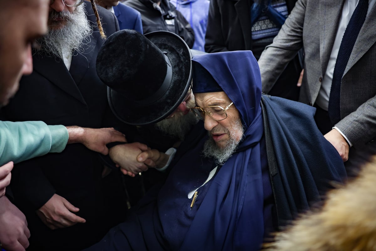 האדמו"ר רבי ברוך אבוחצירא - ה'בבא ברוך', בתפילה במירון