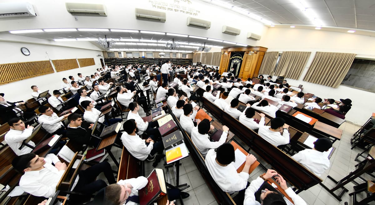 עצרת הספד להגר"ח קנייבסקי בהיכל ישיבת 'קריית מלך'