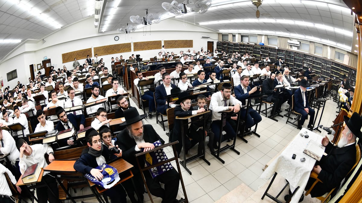 עצרת הספד להגר"ח קנייבסקי בהיכל ישיבת 'קריית מלך'