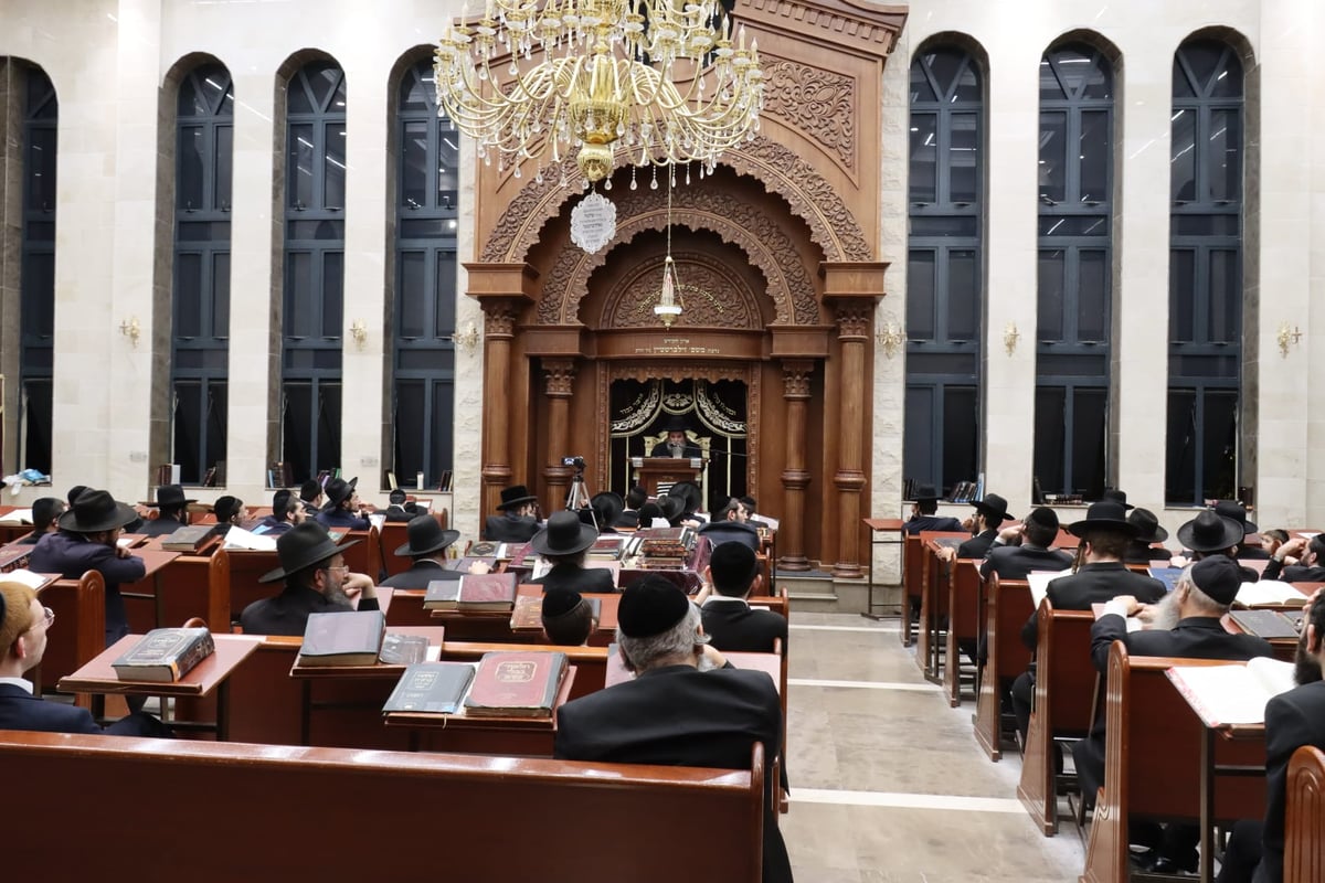 עצרת הספד על הגאון רבי זאב ברלין זצ"ל, בהיכל ישיבת 'גאון יעקב' 