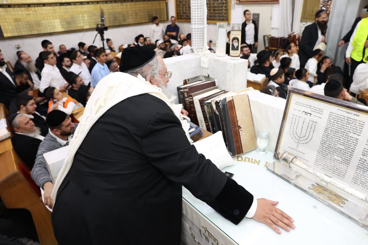 הגאון הרב חיים יוסף אברג'ל בקריאת המגילה