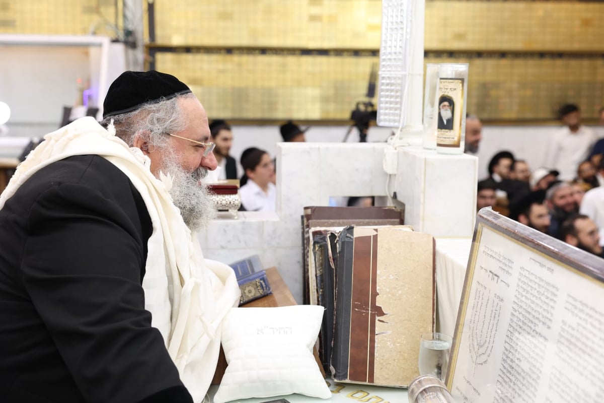 הגאון הרב חיים יוסף אברג'ל בקריאת המגילה