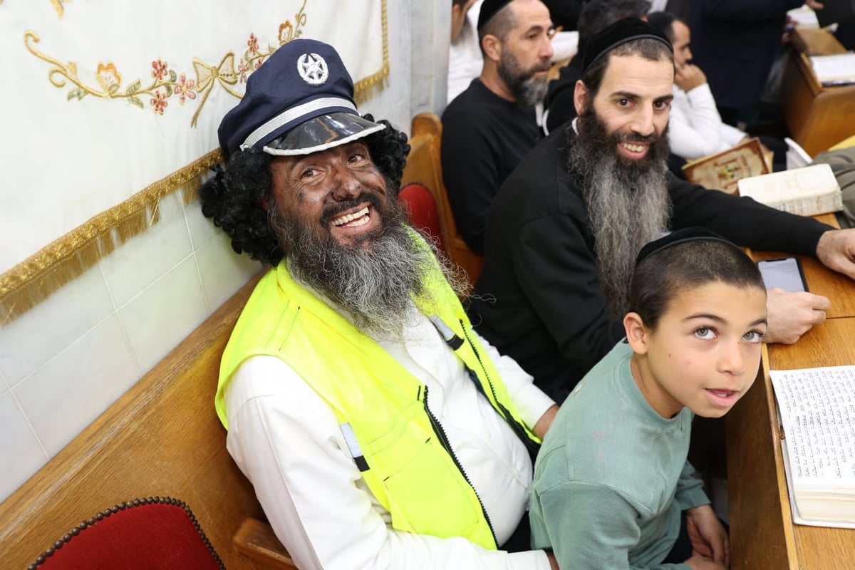 הגאון הרב חיים יוסף אברג'ל בקריאת המגילה