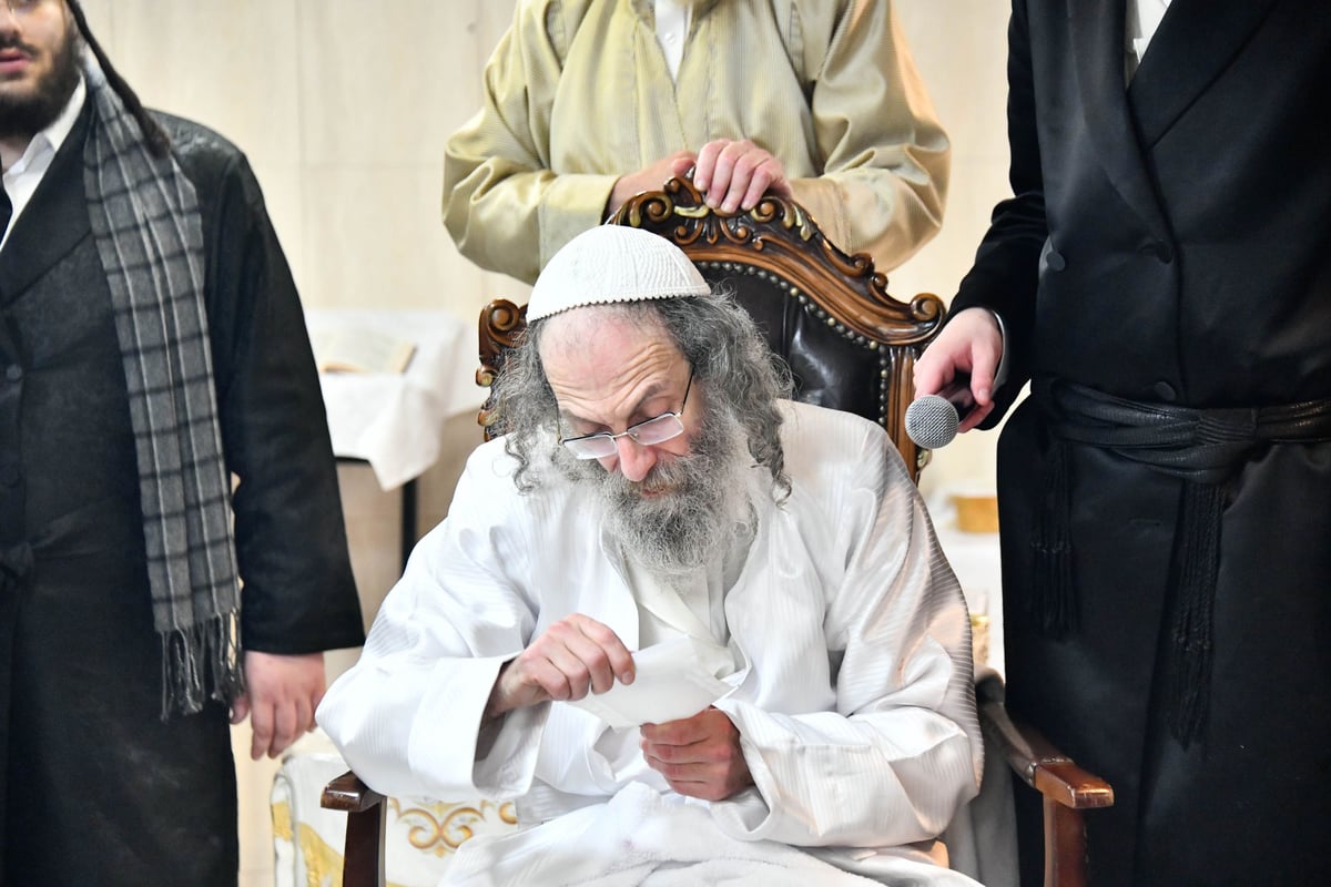 פורים אצל הגה"צ המשפיע רבי אלימלך בידרמן