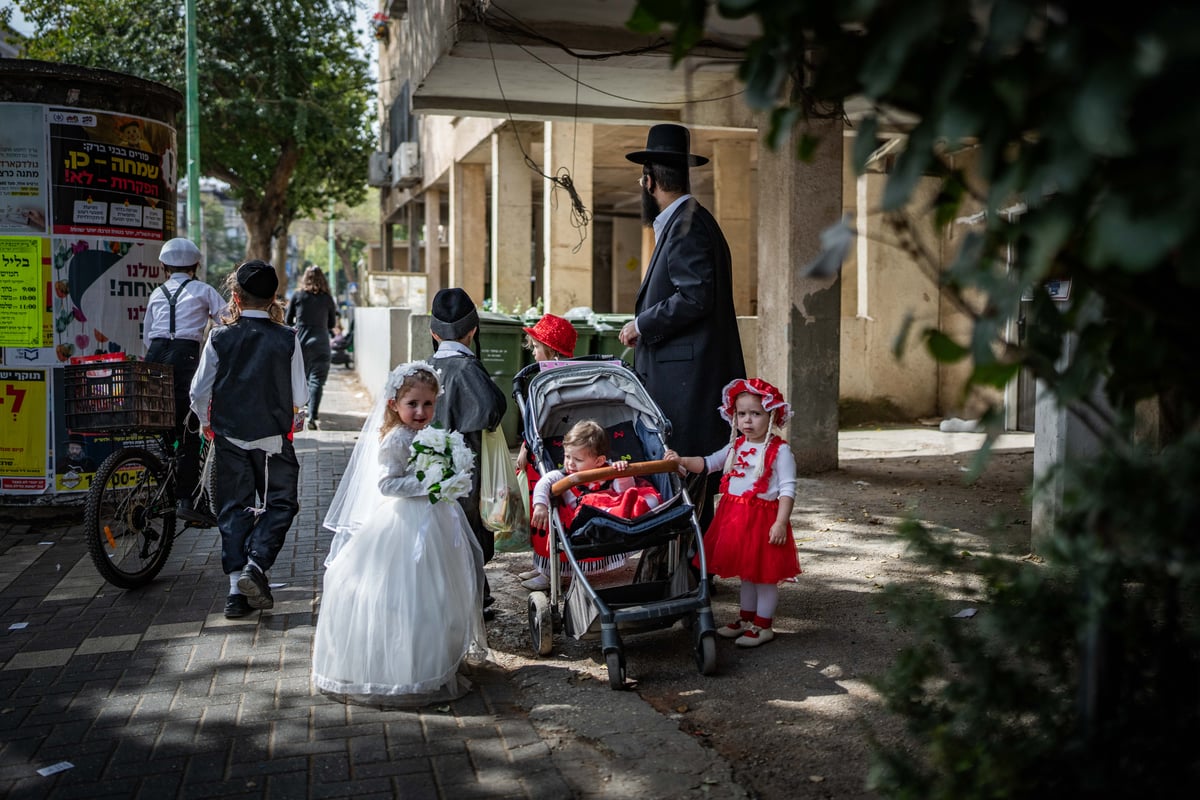 פורים ברחובות בני ברק