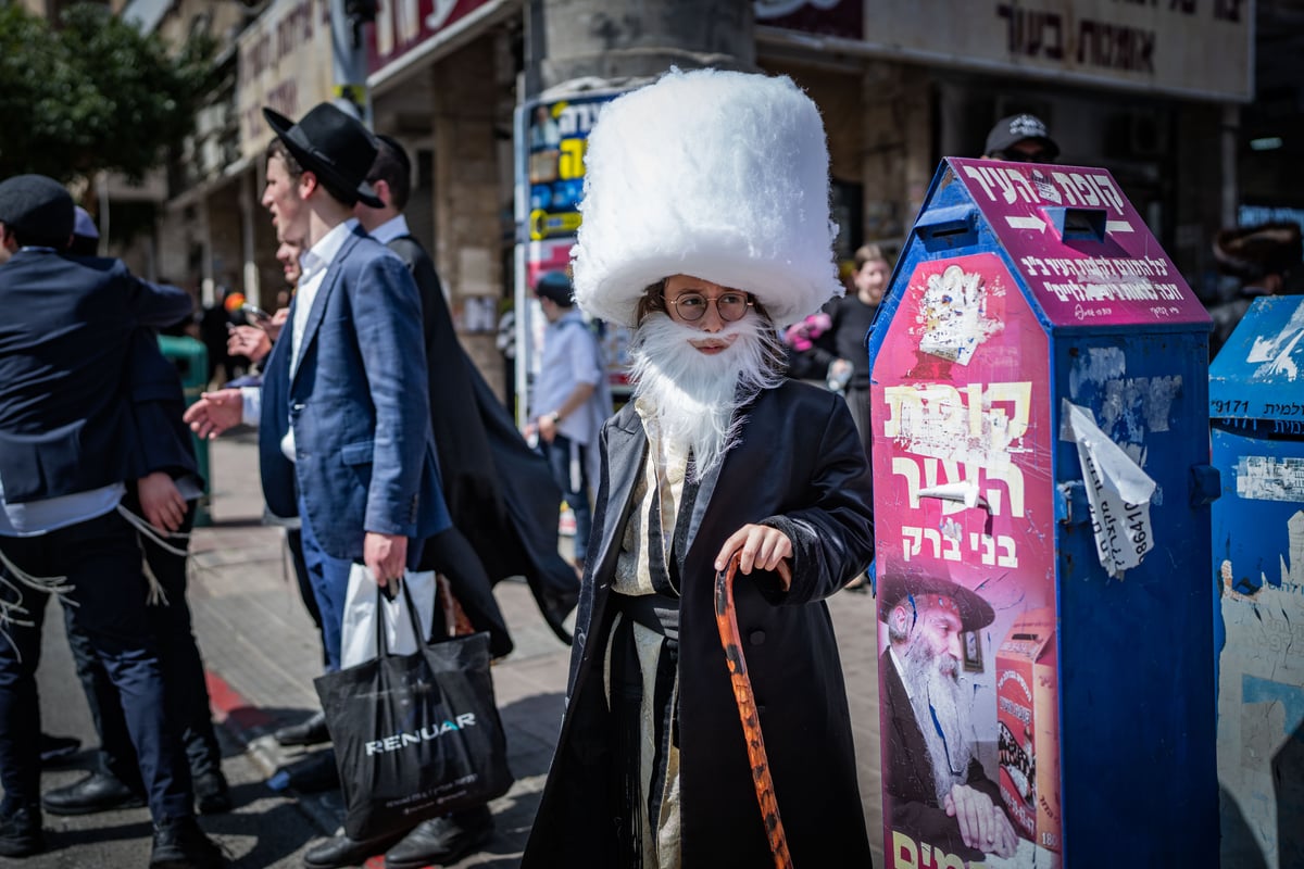 פורים ברחובות בני ברק