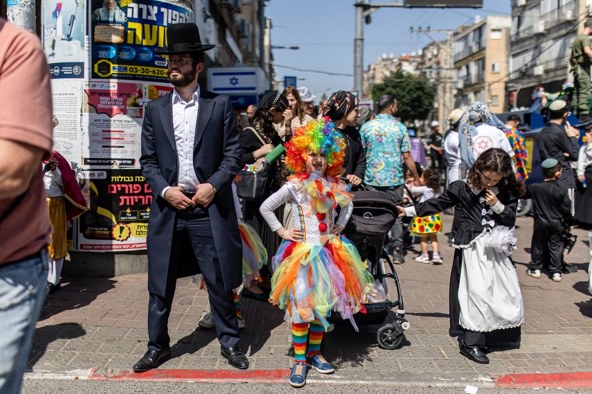 פורים ברחובות בני ברק