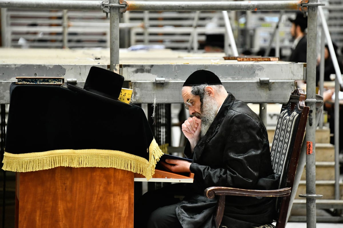 עצרת תפילה וזעקה בחצה"ק ויז'ניץ